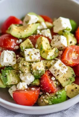 Avocado-Salat mit Feta & Tomaten